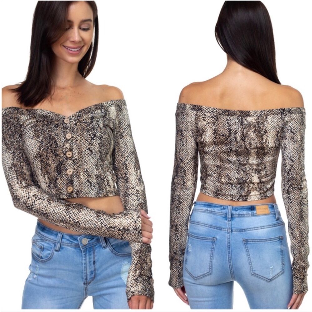 Off the shoulder snake print top - Picture 3 of 8